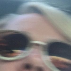 Meet your Posher, Carrie